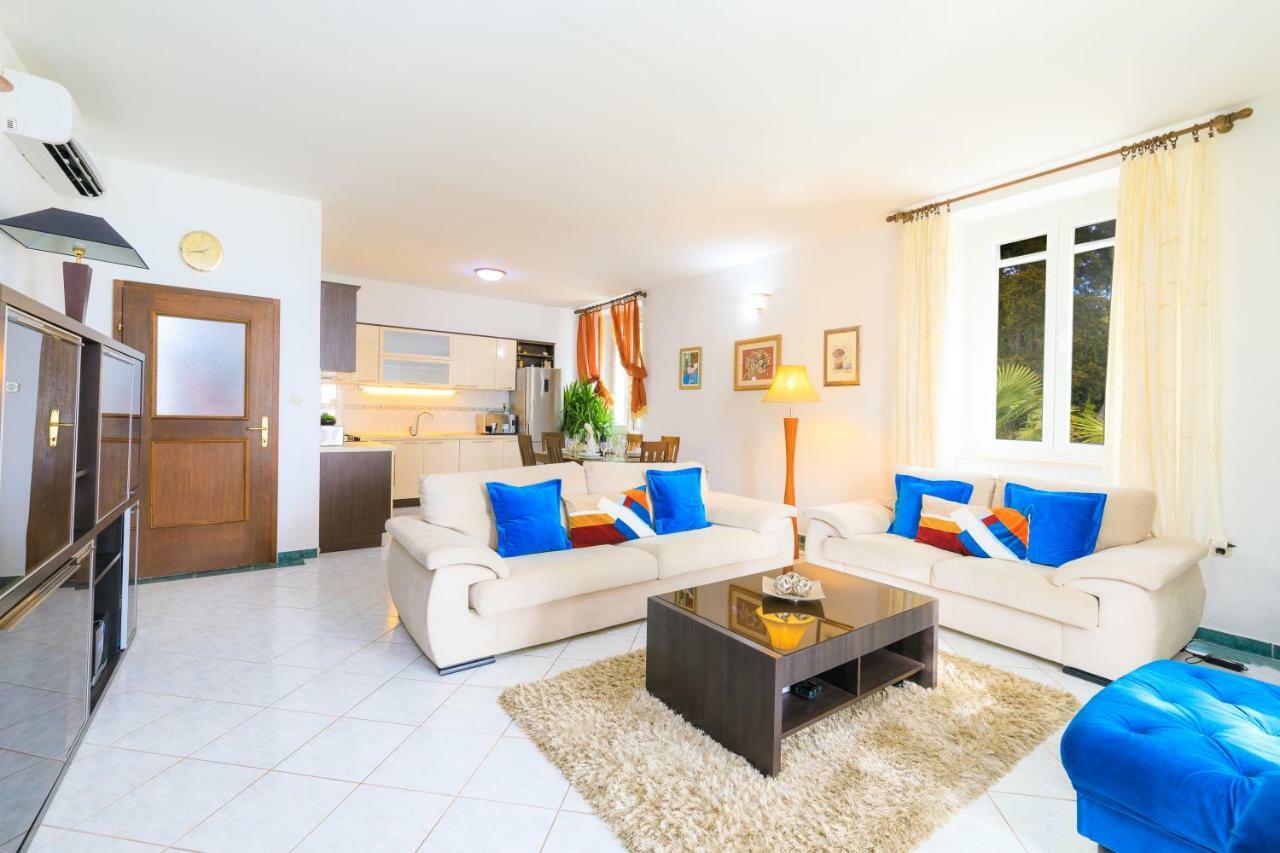 Holiday Home Obrov Kaštela 外观 照片
