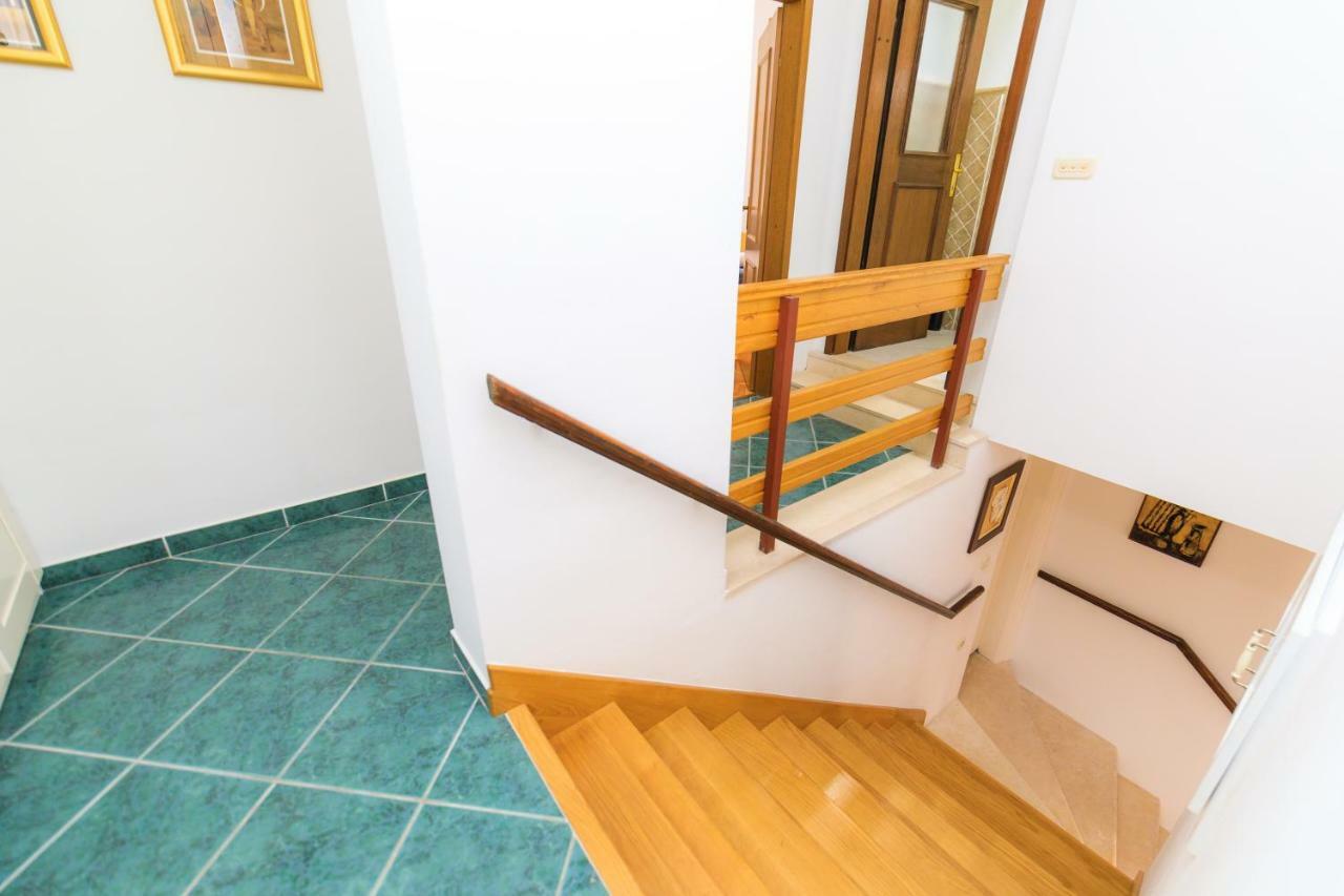 Holiday Home Obrov Kaštela 外观 照片